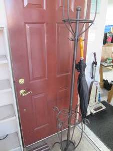 lot 141 image: Oil Rubbed Bronze free standing coat, umbrella and hat rack