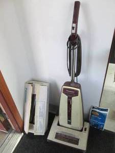 lot 142 image: Panasonic Jet-flo safe guard systems vacuum cleaner with accessories