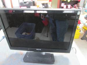lot 179 image: Soho 24 wide lcd computer monitor with stand