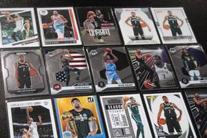 lot 52 image: Kevin Durant Basketball Card Lot  20 Different Cards