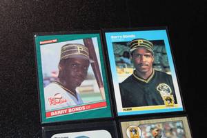 lot 69 image: Barry Bonds Baseball Card Rookie Lot  4 Rookie Cards