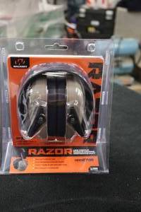 lot 370 image: Walkers Razor 27NRR Low Profile Passive Hearing Protective Muff
