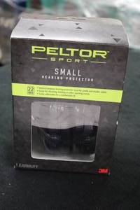 lot 372 image: Lot of (1 Earmuff) 3M Peltor Sport 22NRR Size Small Hearing Protector
