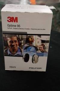lot 375 image: Lot of (1 Earmuff) 3M Peltor Optime 95 Earmuffs H6AV