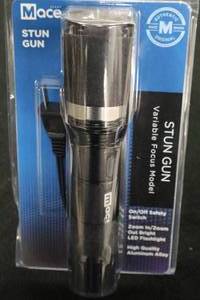 lot 418 image: Mace Variable Focus Stun Gun  Flashlight