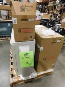 lot 146 image: Bosch Gen 2-Zone 27,000 BTU 2.25-Ton Ductless Mini Split Air Conditioner with Heat Pump 230-Volt