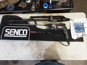 lot 9 image: SENCO DuraSpin sg4100 4000 RPM 3 IN Auto-Feed ScrewDriver. with DS320 Stand Up attachment