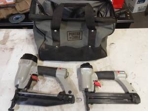 lot 14 image: Porter Cable BN125A 18ga Brad Nailer and FN250B 16ga Finish Nailer with bag