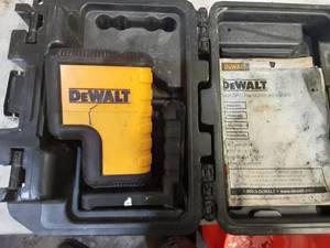 lot 21 image: DEWALT DW08302 Red 3 Spot Laser Level