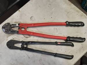 lot 22 image: 18 and 24 bolt cutters