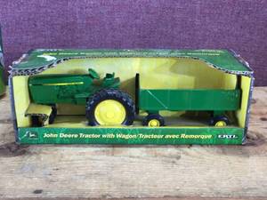 Ertl John Deere Tractor with Wagon