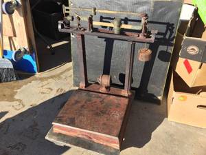 Antique Howe 40lb Platform Scale