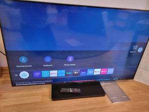 lot 7 image: 3 12 year old 50 Samsung TV