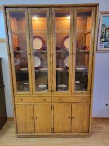 lot 8 image: Tall 4 door Display Cabinet with lights.