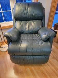 lot 12 image: Swivel Leather Recliner by Bradington Young.