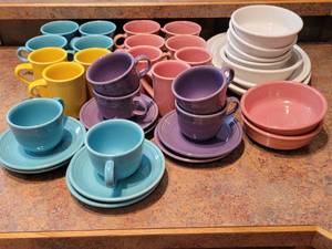 lot 16 image: 39 pieces of Fiesta Dinner Ware. Assorted Colors.