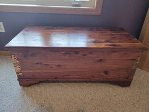 lot 24 image: A Vintage Rockford Cedar Storage Chest
