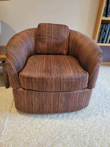 lot 26 image: A retro swivel armchair. MCM