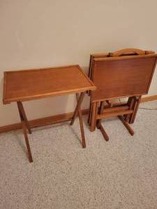 lot 36 image: A vintage set of 4 TV TraysTables.