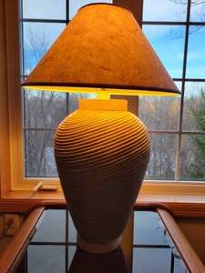 lot 47 image: Swirl Pattern 3 Way Table Lamp.