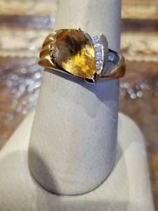 lot 59 image: 14k Yellow Gold Ring. Diamonds & Yellow  Amber Center Stone. Ring Size 8.