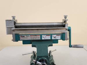 lot 20 image: Grizzly 12 Workbench Vice Mounted Slip Roll