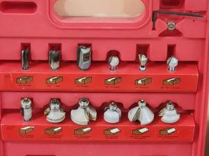 lot 31 image: Assorted Router Bits