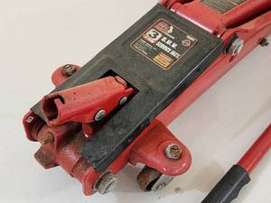 lot 52 image: 3-Ton Red Hydraulic Floor Jack