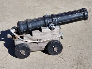 lot 61 image: Handmade Wooden Cannon Lawn Ornament