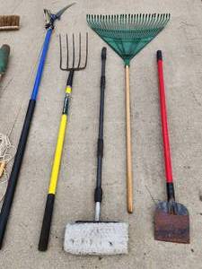 lot 86 image: Assorted Yard Tools