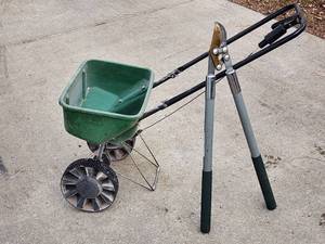 lot 83 image: Scotts Grass Seed Spreader with Tree Branch Clippers