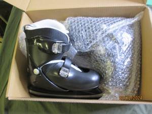 new kids size 1-4 ice skates...
