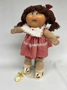 lot 35 image: Vintage CABBAGE PATCH Paci Doll by Coleco Pony Tail Doll with Poodle Bangs