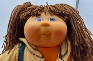 lot 43 image: Vintage HASBRO Cabbage Patch Kids CPK Bohemian Girl True First Edition Alyssa Bridget