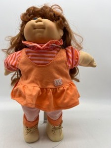 lot 47 image: Vintage CABBAGE PATCH Cornsilk Long Haired Doll HM 16