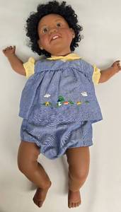lot 111 image: Vintage 1983 Lee Middleton Signed Amanda Doll