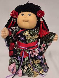 lot 128 image: Vintage Coleco Cabbage Patch Japanese Girl Doll by Hasbro