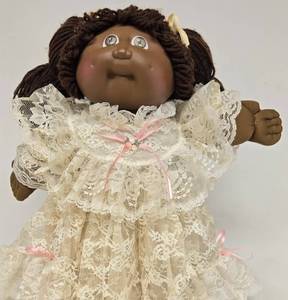 lot 129 image: Vintage Coleco Cabbage Patch Girl Doll