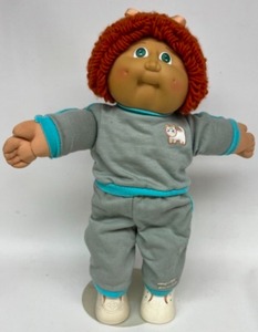 lot 70 image: Vintage Loop Redhead CABBAGE PATCH Green Eyed Girl Doll in Kitty Jogger Suit