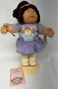 lot 74 image: Vintage Early CABBAGE PATCH Girl HM#10 Bottom Toothy Smile Holding Orgiinal Crayon SHERRI LITA