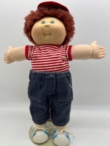lot 26 image: 25th Anniversary CABBAGE PATCH Auburn Fuzzy Boy w Red Hat Play Along