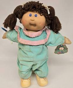 lot 144 image: Vintage Cabbage Patch Legend Girl Doll