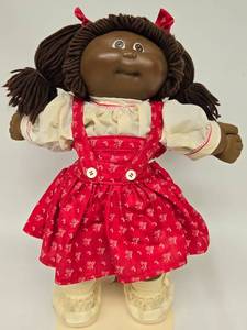 lot 148 image: Vintage Cabbage Patch Girl Doll - Made in Hong Kong 