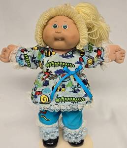 lot 149 image: Vintage Cabbage Patch Girl Doll w1 Toothy Smile 