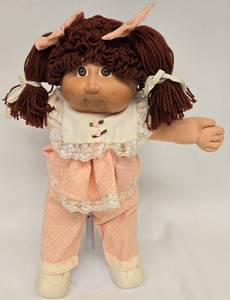 lot 200 image: Vintage Cabbage Patch Girl Doll - Made in Hong Kong 