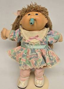 lot 209 image: Vintage 1990 First Edition Surprise Birthday Girl Doll by Hasbro