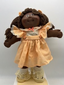 lot 28 image: Vintage Cabbage Patch African American Girl Doll 