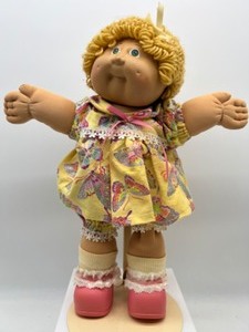lot 181 image: Vintage CABBAGE PATCH Poodle Hair Blonde w Green Eyes & Freckles HM#2
