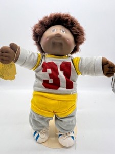 lot 9 image: Vintage CABBAGE PATCH Fuzzy Brown Eyed Boy with Freckles with original tag