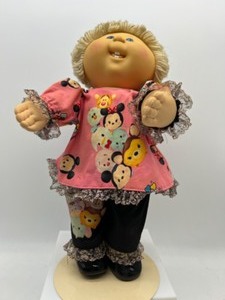 lot 192 image: Vintage CABBAGE PATCH Poodle Hair Blonde Girl Toothy Smile First Edition HASBRO